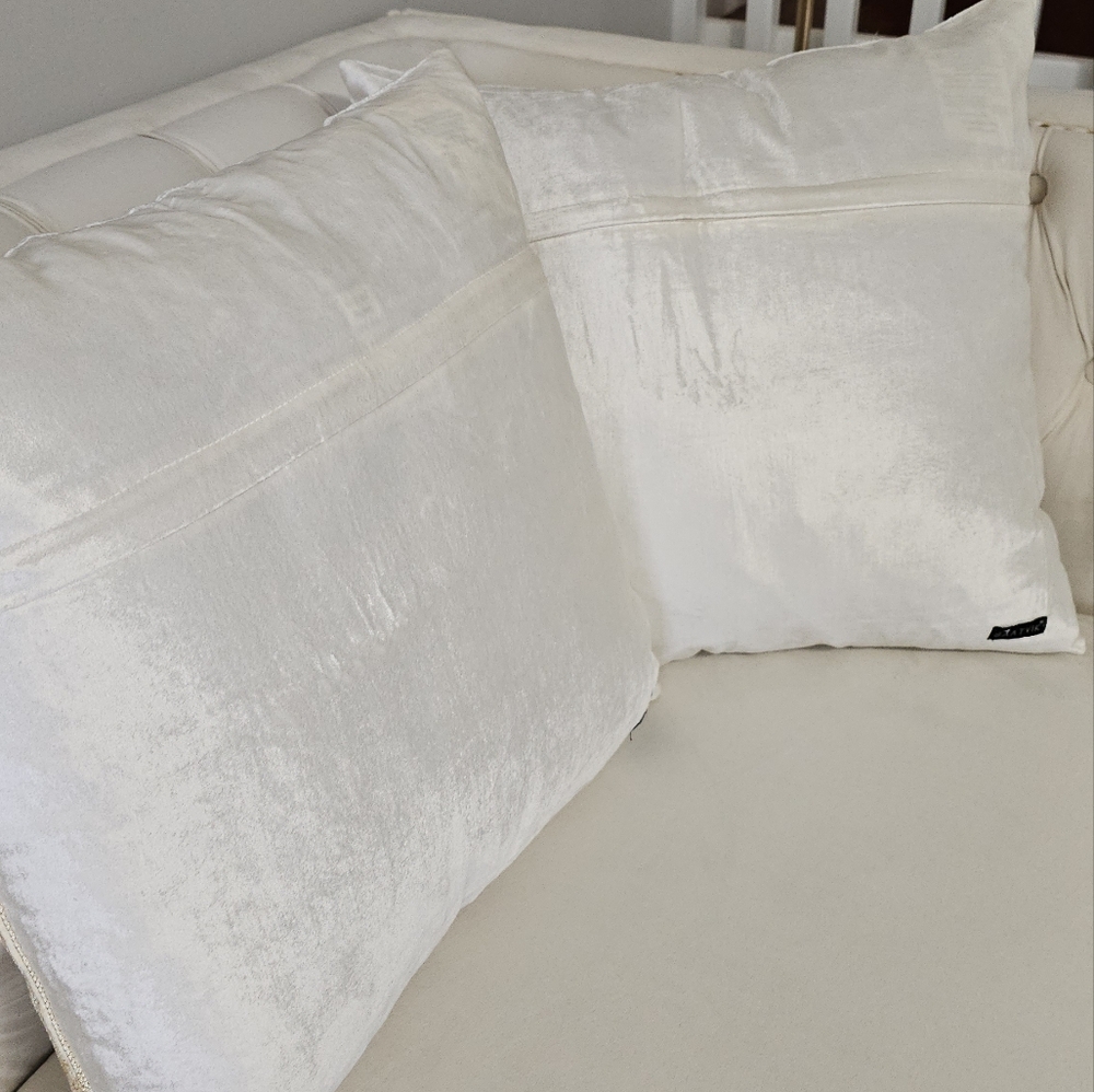 Two pillows - Picture 5 of 5